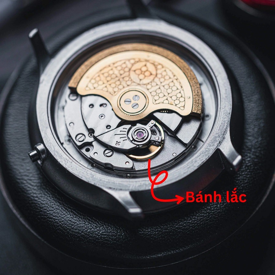 Bộ phận bánh lắc trên bộ máy cơ