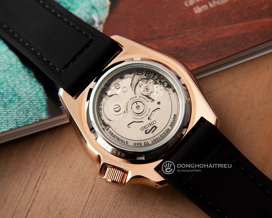 Cận cảnh máy 4R36A của chiếc đồng hồ Seiko 5 2019 Specialist SRPD76K1 bán tại Đồng Hồ Hải Triều