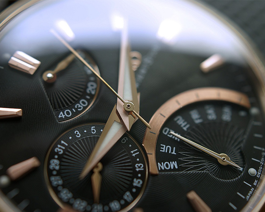 Các chi tiết Guilloche tỉ mỉ trên đồng hồ Orient Star Retrograde - ảnh 3
