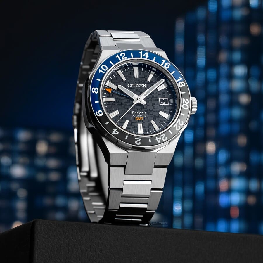 GMT là loại đồng hồ không thể thiếu của những người thường xuyên di chuyển qua nhiều múi giờ