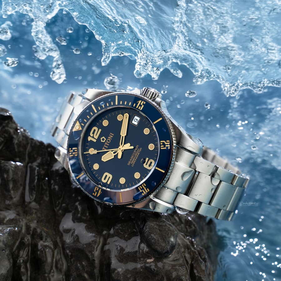 Được thiết kế riêng cho việc lặn, đồng hồ Diver có khả năng chống nước lên đến 30ATM