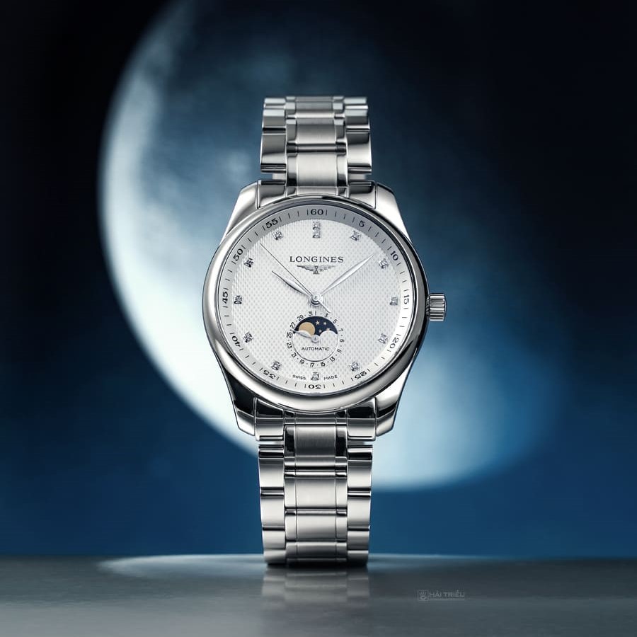 Ngoài khả năng theo dõi lịch trang, đồng hồ MoonPhase còn thể hiện đỉnh cao chế tác và kỷ thuận hoàn thiện của người thợ đồng hồ.