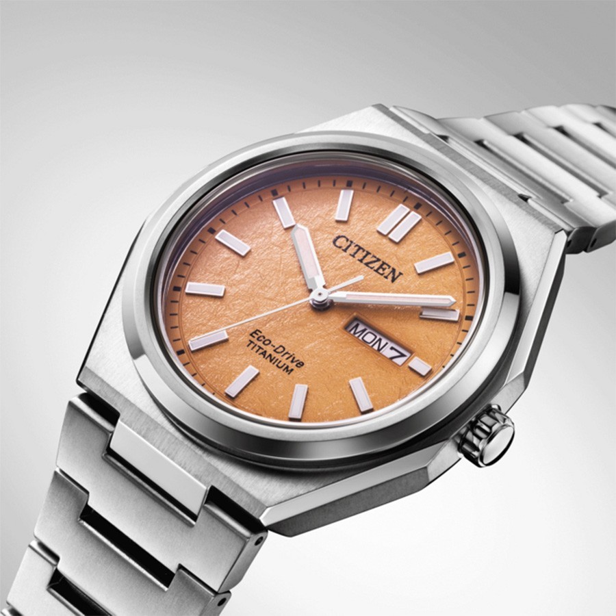 Citizen Eco Drive Titanium sử dụng bộ máy năng lượng ánh sáng bảo vệ môi trường - ảnh 1