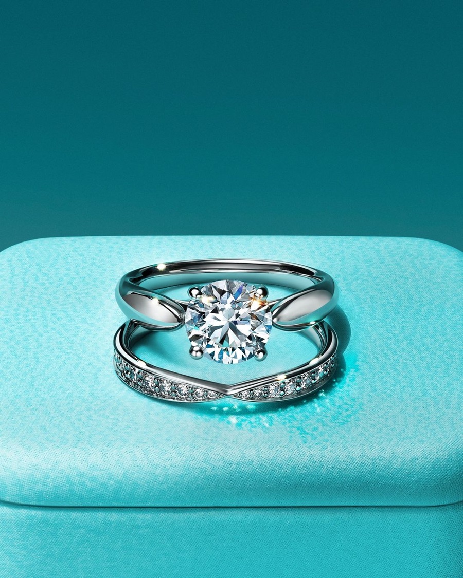 Khi chọn mua đá quý, bên cạnh việc xem xét trọng lượng carat, bạn phải chú ý đến kỹ thuật cắt, độ tinh khiết, màu sắc và hình dạng để có được lựa chọn tốt nhất