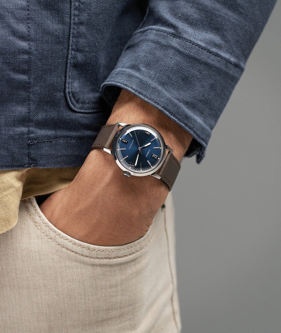 Đồng hồ Timex trên cổ tay phái mạnh