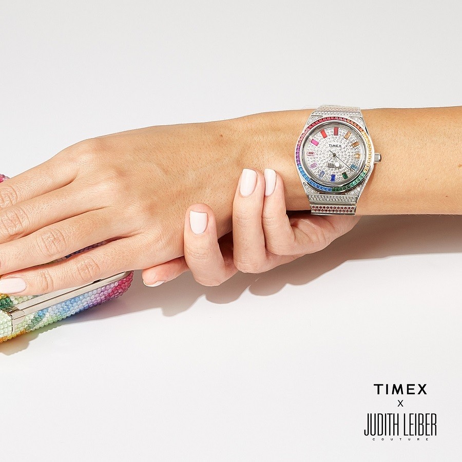 Đồng hồ Timex đính pha lê sắc màu