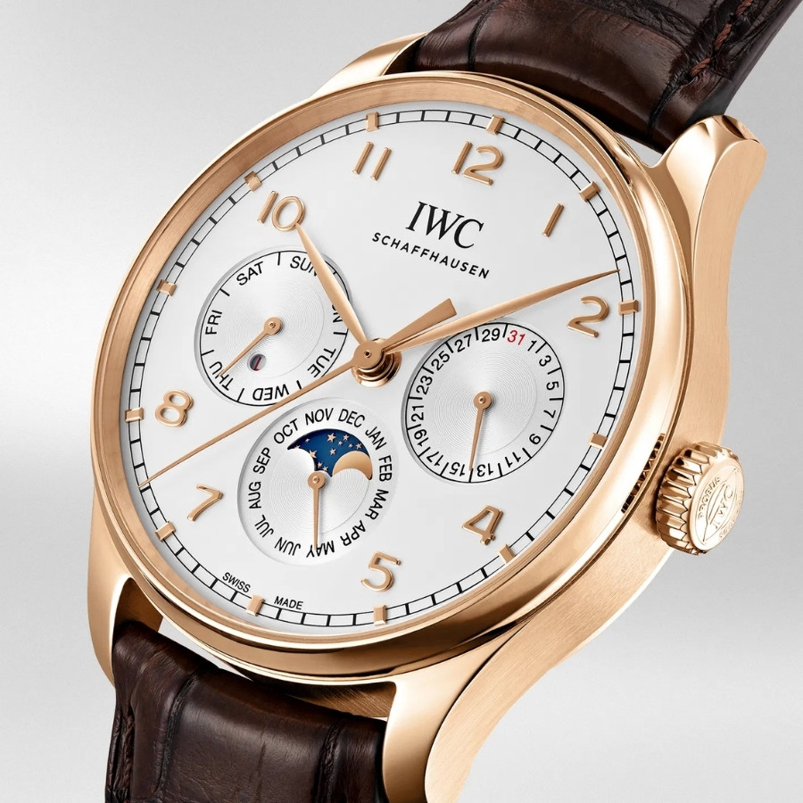 Một biến thể khác của đồng hồ lịch vạn niên đó là hiển thị pha mặt trăng (Moonphase) - ảnh 5