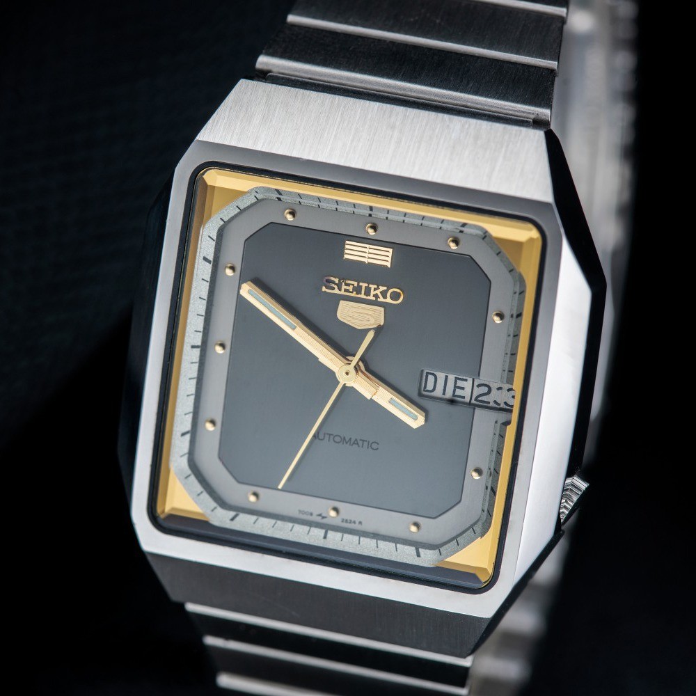 Seiko 5 chém cạnh có chức năng xem thứ ngày và mức chống nước cơ bản 3ATM