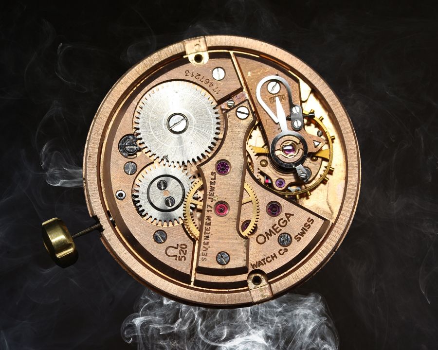 Đồng hồ Mechanical là gì? Phân biệt cơ học và thạch anh?