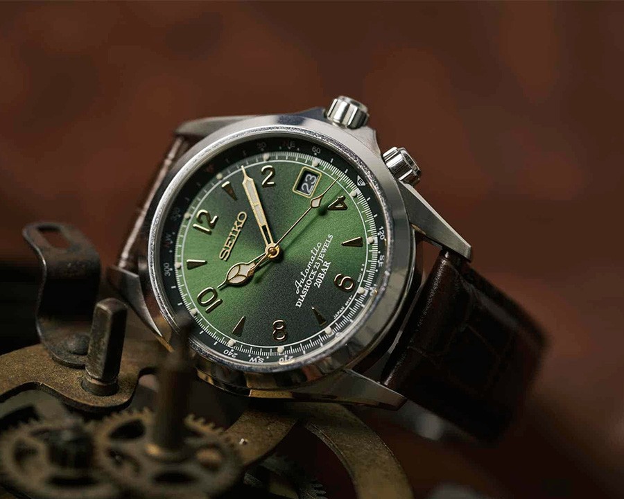 Thế hệ thứ 6 của Alpinist dòng SARB - ảnh SARB017 (xanh lá)