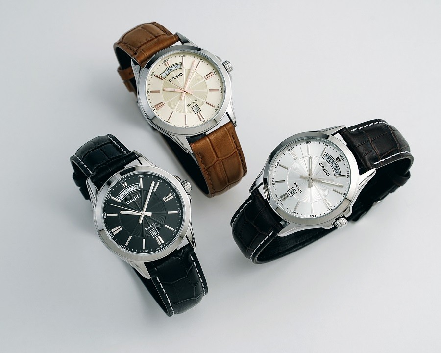 Giá thành đồng hồ Quartz rẻ hơn so với máy cơ