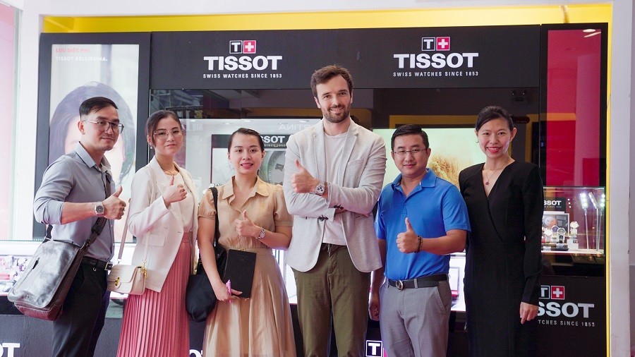 Đại diện Tissot đến tham quan cửa hàng Đồng Hồ Hải Triều