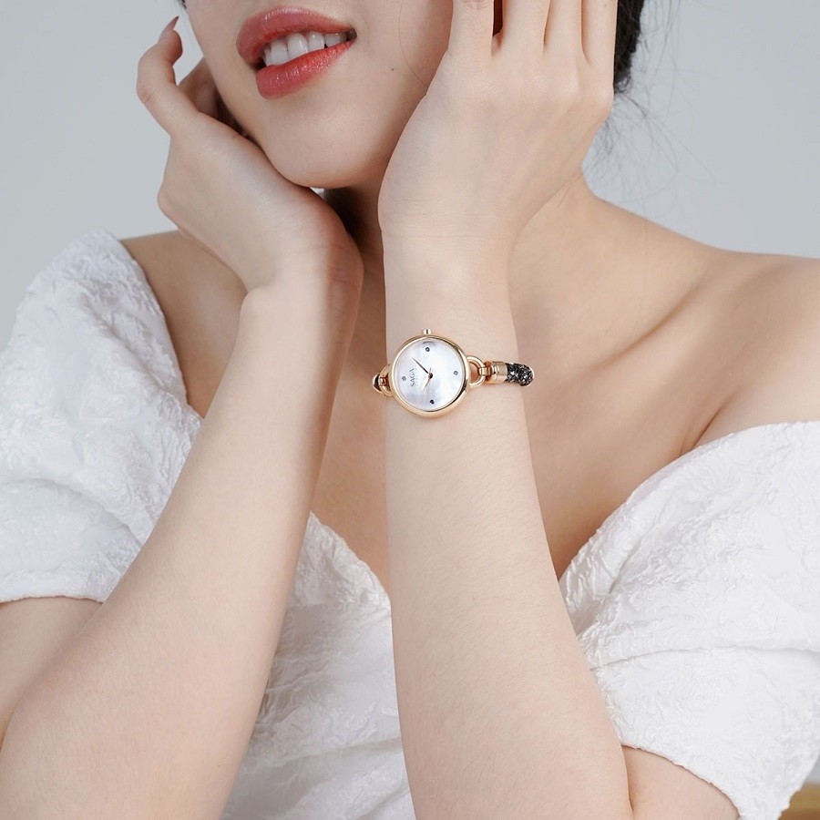 Kính cứng được ứng dụng rộng rãi trên các mẫu đồng hồ thời trang - ảnh 9