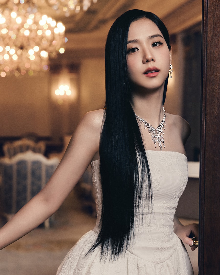 Ngôi sao thần tượng K-pop Jisoo sáng bừng khí chất quý giá trong trang sức Cartier tại Seoul cho buổi dạ tiệc High Jewelry kỷ niệm Le Voyage Recommencé trở về nguồn cội sáng tạo của Cartier