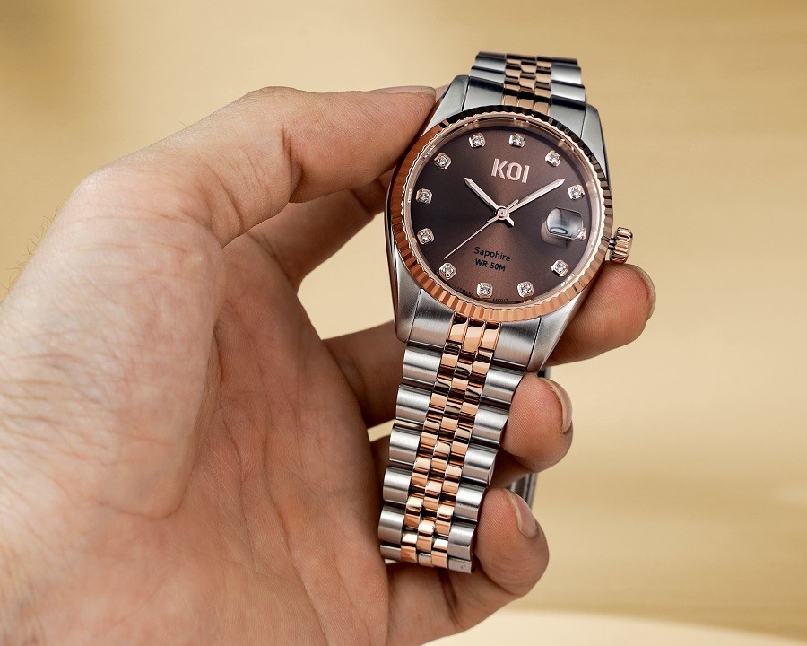 chất liệu kính sapphire là gì