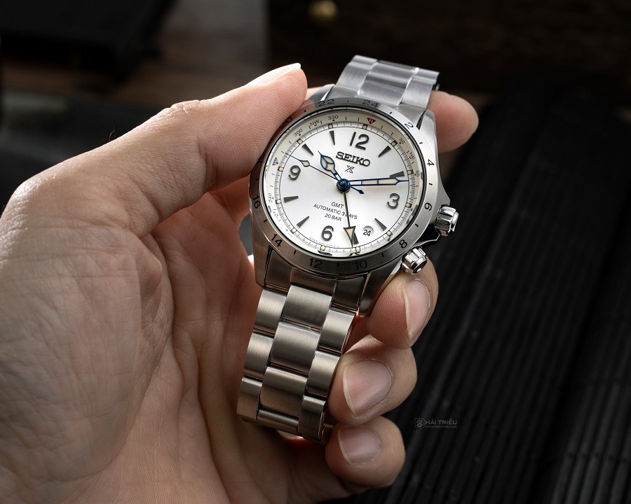 Ảnh: Seiko Prospex Alpinist GMT SPB409J1
