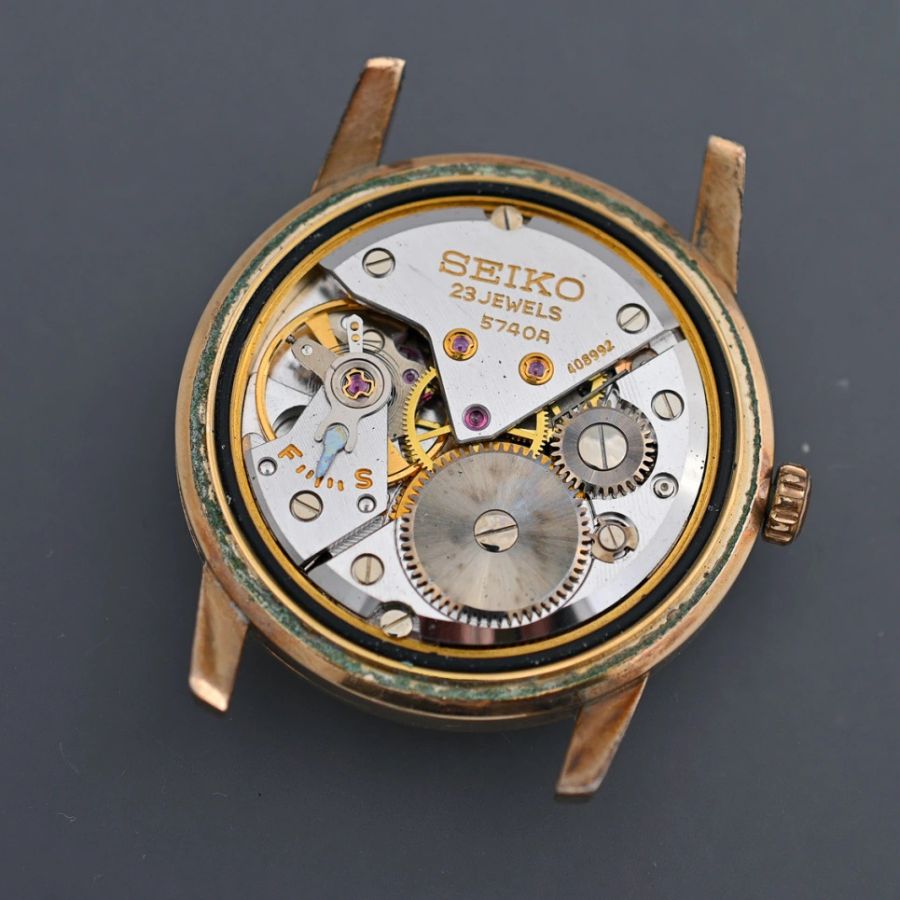 Seiko 5740 series là bộ máy tốt của Seiko thời điểm đó