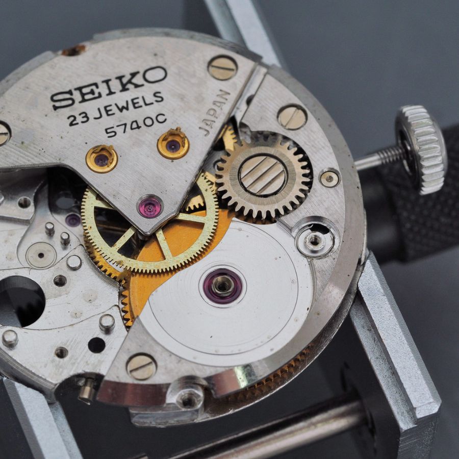 Lord Marvel 5740-8000 là chiếc đồng hồ đầu tiên của Seiko có tần số giao động 36000 bph
