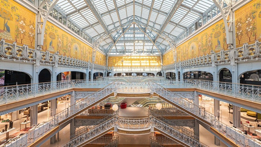 Bên trong lâu đài La Samaritaine