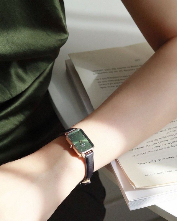 Đồng hồ Daniel Wellington DW00100439 mặt xanh sang trọng - ảnh 1