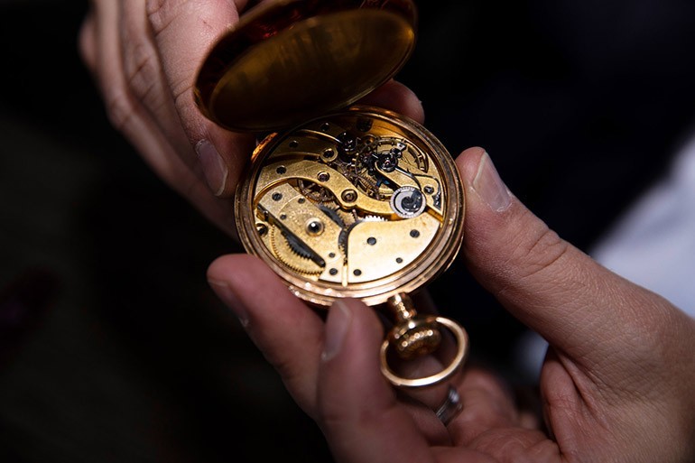 Đồng hồ Patek Philippe Geneve giá bao nhiêu? Mua ở đâu? - ảnh 14