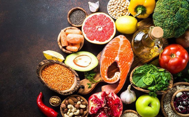 Bổ sung các loại dưỡng chất như vitamin A, E và omega - 3 là điều không thể thiếu để bảo vệ sức khỏe đôi mắt luôn tinh anh - Ảnh 21