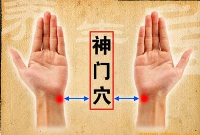 Đeo đồng hồ tay nào cũng được, tuy nhiên cần phải tránh hai vị trí huyệt thần môn