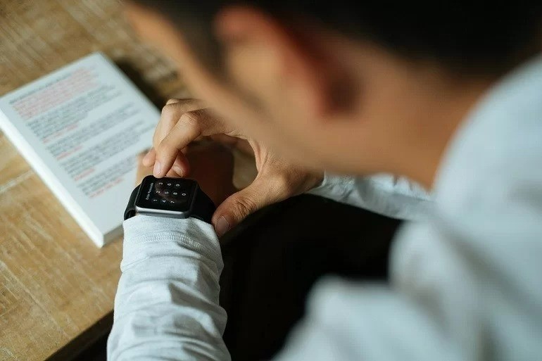 15+ đồng hồ thông minh có sim (eSIM) nghe gọi được rẻ đẹp - Ảnh 8