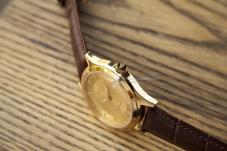 Đồng hồ Doxa 213.30.301.02 với sắc vàng sang trọng từ mặt số - Ảnh: 6