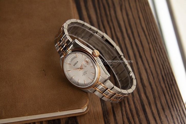 Đồng hồ Doxa D122RSV với thiết kế sang trọng, đẳng cấp - Ảnh: 2