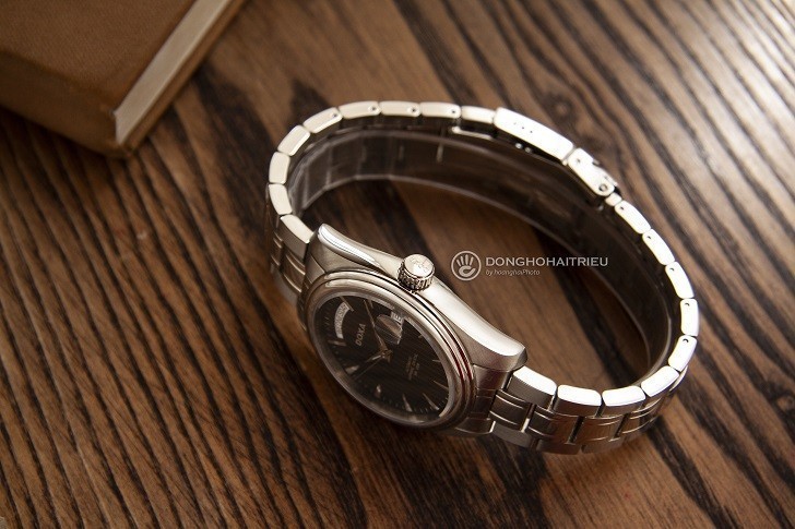 Đồng hồ Doxa D122SBK mạnh mẽ, vận hành bởi máy cơ Thụy Sỹ - Ảnh: 4
