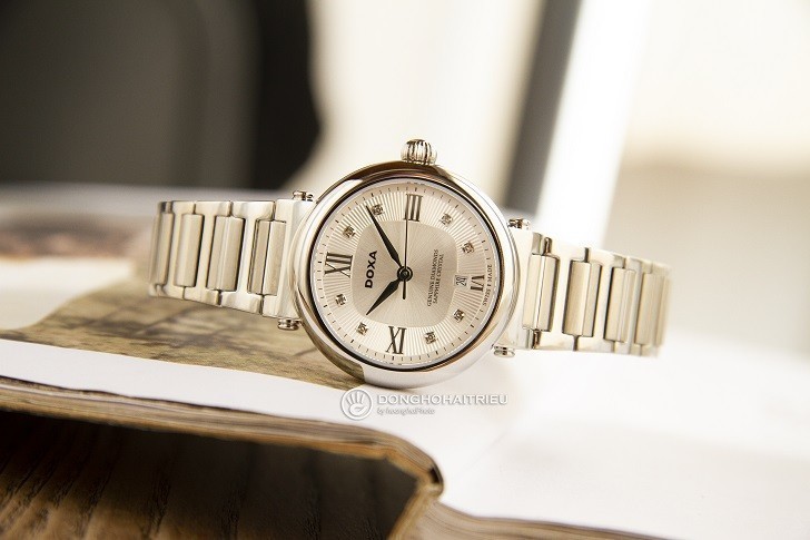 Doxa D186SSD đẳng cấp với 8 viên kim cương thật trên mặt số - Ảnh: 2