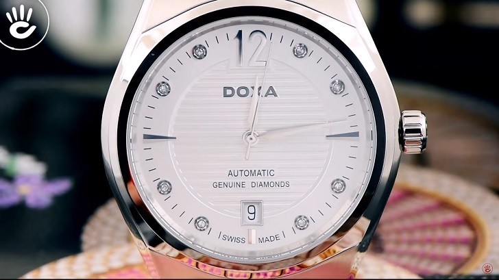 Doxa D189SSV đắt giá không chỉ nhờ 8 viên kim cương tự nhiên - Ảnh: 2