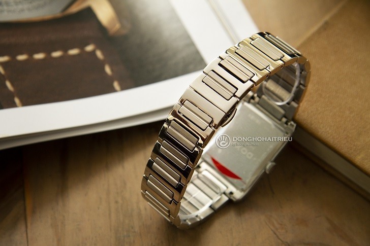 Doxa D194SSD độc đáo với mặt chữ nhật và 8 viên kim cương - Ảnh: 4