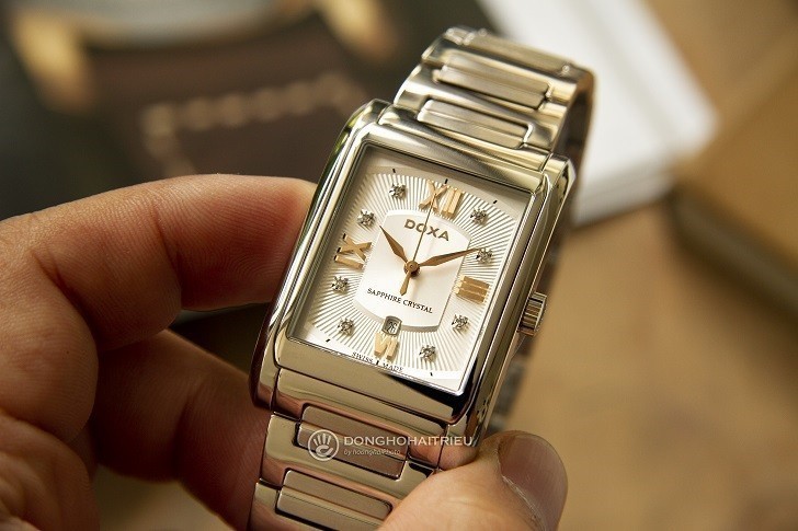Doxa D194SSD độc đáo với mặt chữ nhật và 8 viên kim cương - Ảnh: 1
