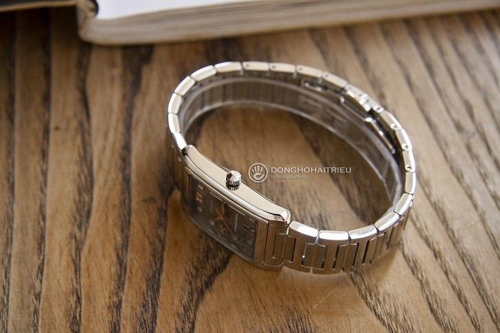 Doxa D195SGD mặt vuông ấn tượng với 8 viên kim cương - Ảnh: 3