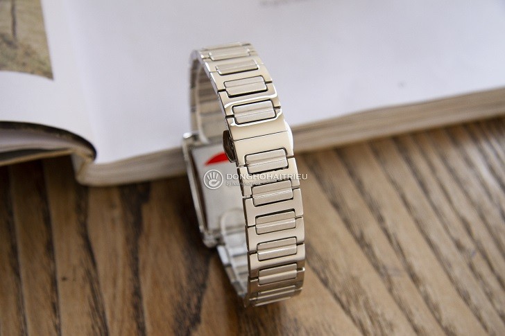 Doxa D195SGD mặt vuông ấn tượng với 8 viên kim cương - Ảnh: 4