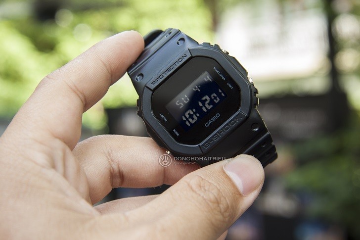 G-Shock DW-5600BB-1DR được tích hợp hơn 10 tính năng - Ảnh: 2