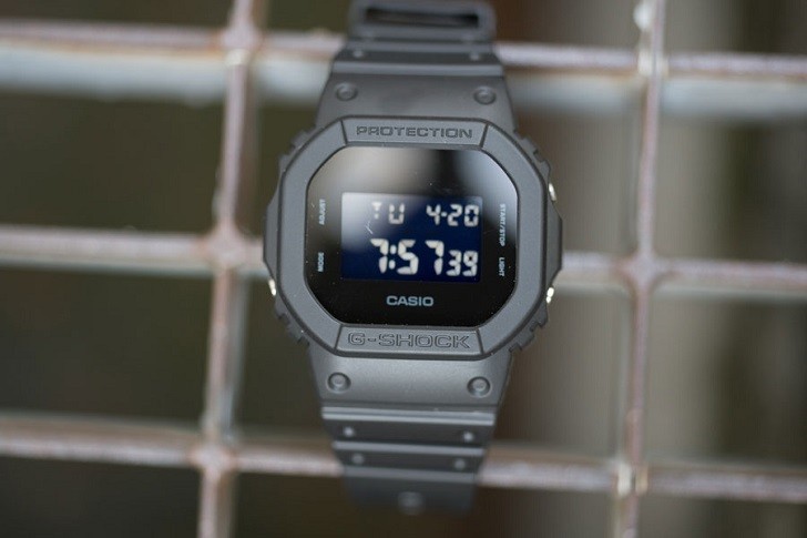G-Shock DW-5600BB-1DR được tích hợp hơn 10 tính năng - Ảnh: 6