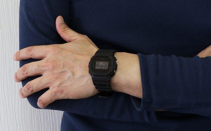 G-Shock DW-5600BB-1DR được tích hợp hơn 10 tính năng - Ảnh: 3