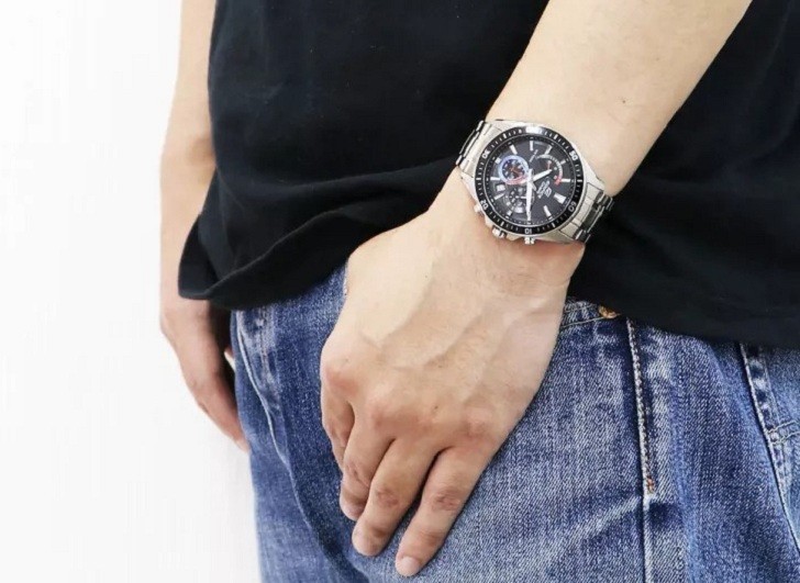 Đồng hồ Casio EFR-552D-1A3VUDF 100m thoải mái bơi lội - Ảnh: 2