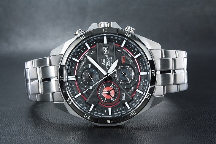 Thoải mái hoạt động thể thao cùng đồng hồ Casio EFR-556DB-1AVUDF - Ảnh 1
