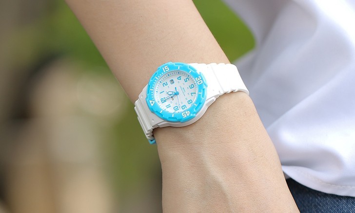 Đồng hồ Casio LRW-200H-2BVDF giá rẻ và thay pin miễn phí - Ảnh 5