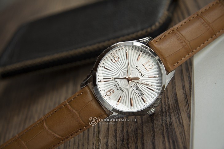 Đồng hồ Casio MTP-E120LY-7AVDF sở hữu mặt số lạ mắt - Ảnh 1