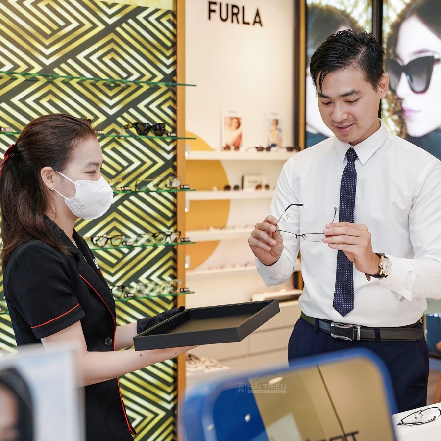 Cắt kính cận giá bao nhiêu tiền, ở đâu quy trình đo cắt kính - Ảnh 1