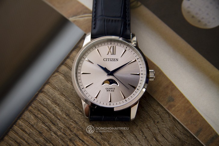 Đồng hồ Citizen AK5000-03A: Ấn tượng với ô lịch trăng sao - Ảnh 1