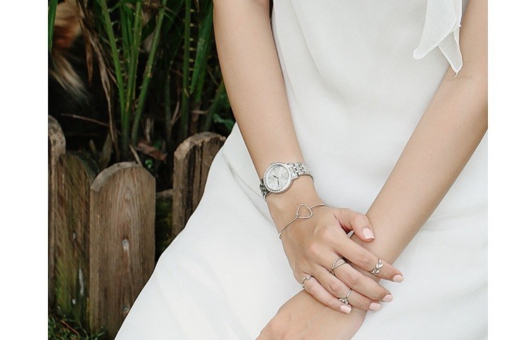 Đồng hồ nữ Citizen EL3040-80A thiết kế đính đá sang trọng - Ảnh 3