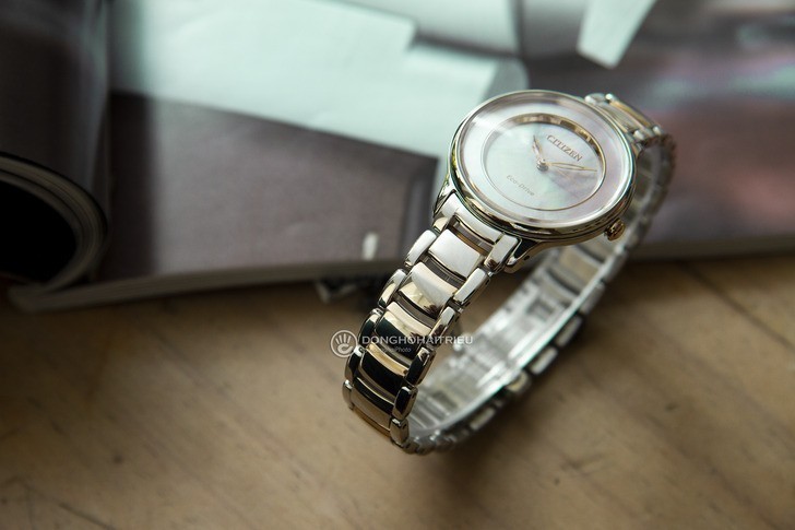 Đồng hồ Citizen EM0384-56D năng lượng ánh sáng hiện đại - Ảnh 2