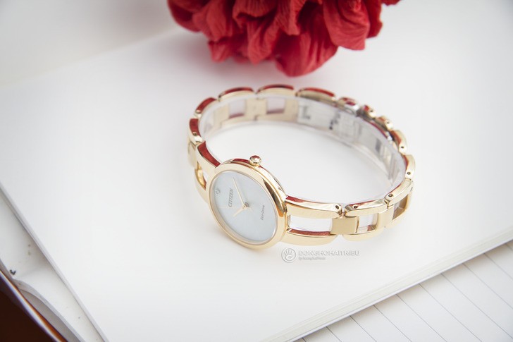 Đồng hồ Citizen EM0432-80Y: Thiết kế với dây đeo lạ mắt - Ảnh 2