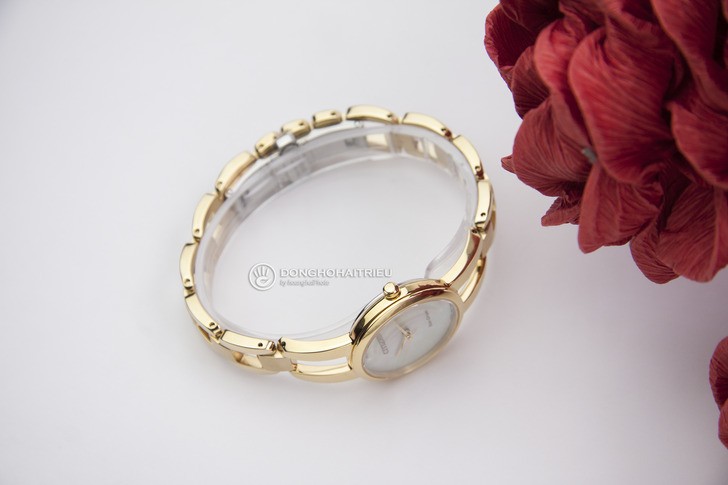 Đồng hồ Citizen EM0432-80Y: Thiết kế với dây đeo lạ mắt - Ảnh 5